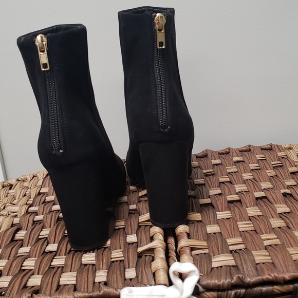 shoe dazzle block heel ankle boots. - Picture 2 of 4